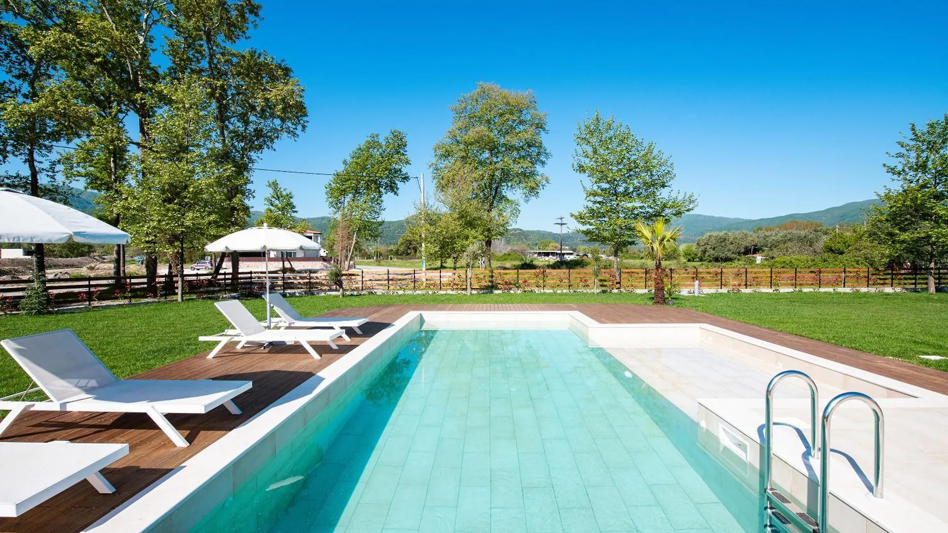 Theros Serenity Suites Olympiada
