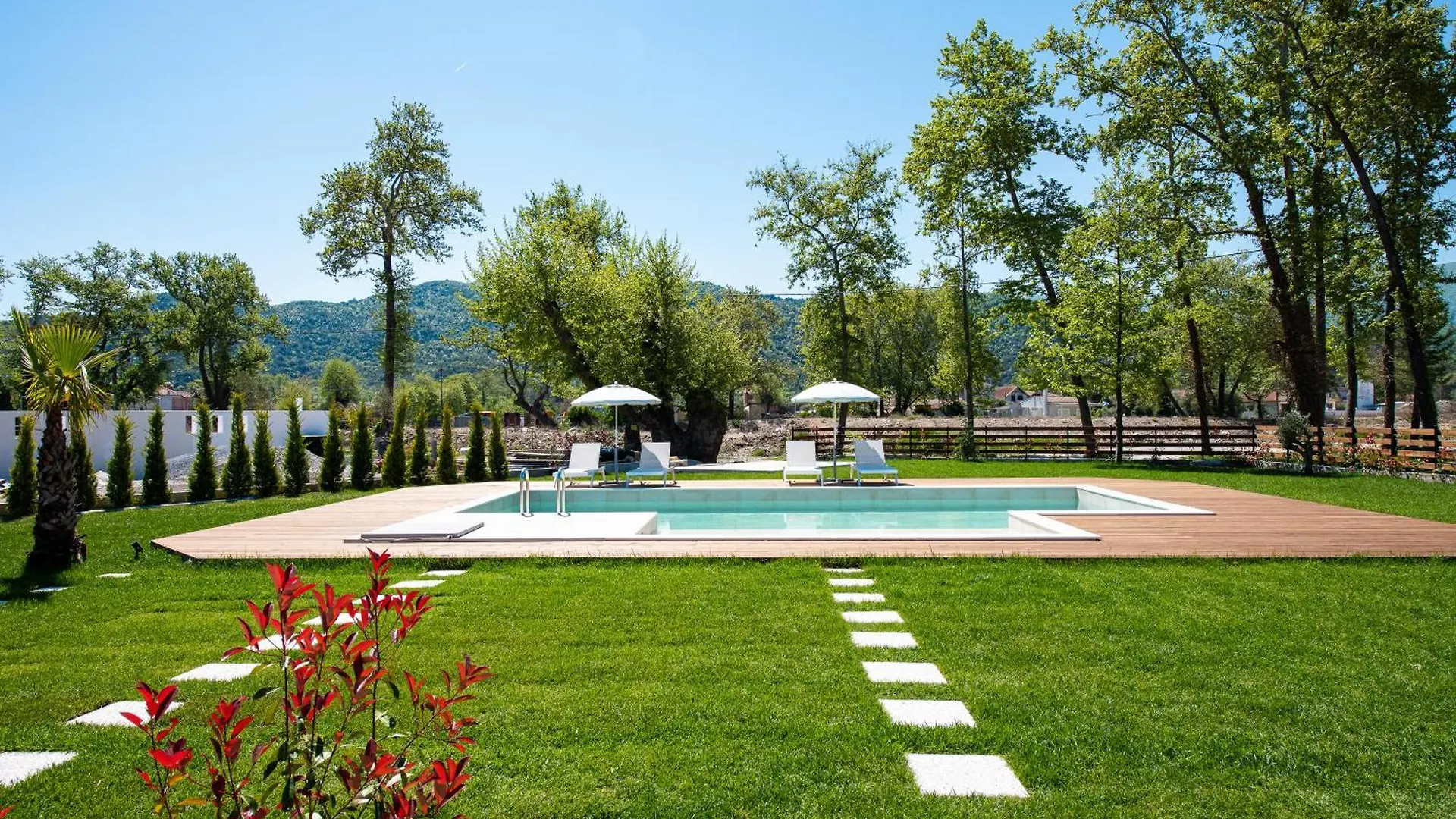 Theros Serenity Suites Olympiada