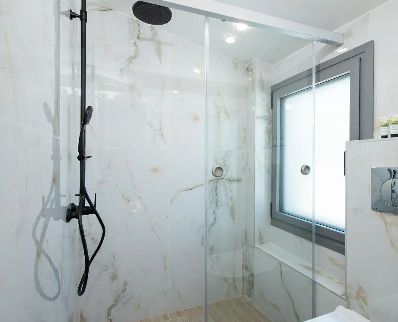 Theros Serenity Suites Olympiada