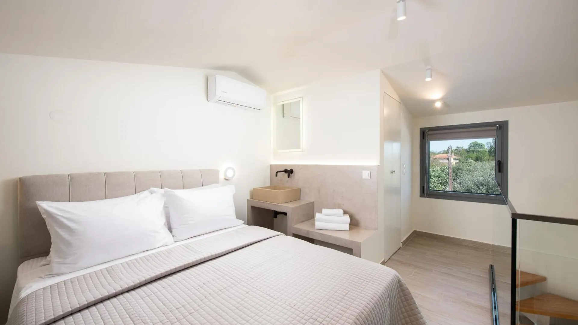 Theros Serenity Suites Olympiada Greece